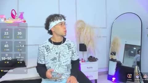 Snapshot of violet_and_paul chatting on October 25, 2025, 3:58 am Violet and Paul online show from October 25, 2025, 3:58 am