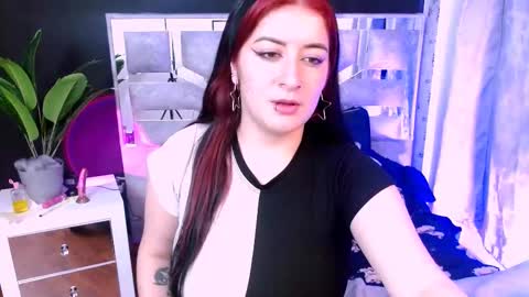 Snapshot of violet_bunnyy chatting on September 16, 2025, 3:07 am Violet online show from September 16, 2025, 3:07 am