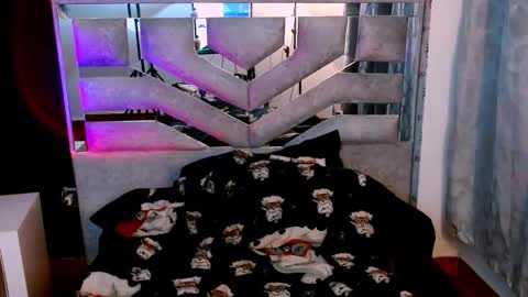 Snapshot of violet_bunnyy chatting on October 31, 2025, 11:22 am Violet online show from October 31, 2025, 11:22 am