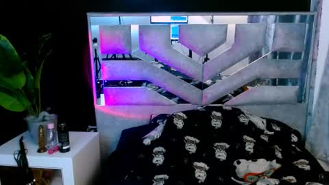 Snapshot of violet_bunnyy chatting on November 12, 2025, 11:21 am Violet online show from November 12, 2025, 11:21 am