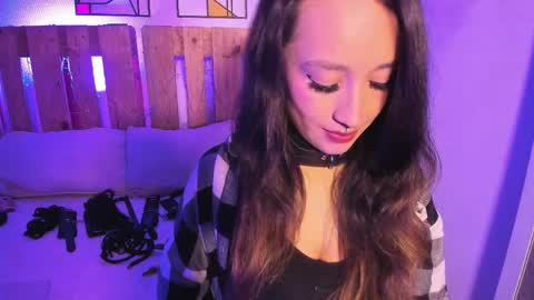 Violet Jones online show from April 9, 2026, 3:50 pm