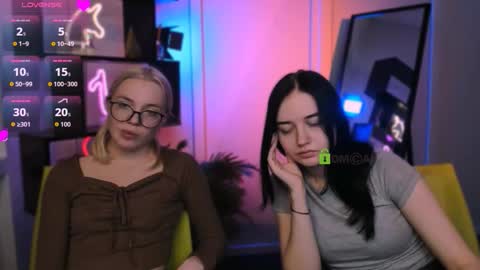 Snapshot of violet_moxi chatting on December 20, 2025, 12:40 am violet_moxi online show from December 20, 2025, 12:40 am