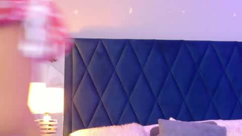 Violet  online show from April 22, 2026, 7:15 pm