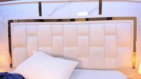 Snapshot of violet_sm chatting on November 24, 2025, 3:06 am violet_sm online show from November 24, 2025, 3:06 am