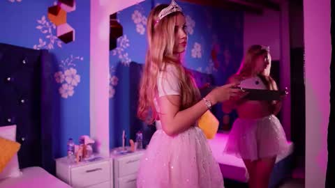 violet_smith01 online show from October 26, 2025, 12:55 pm