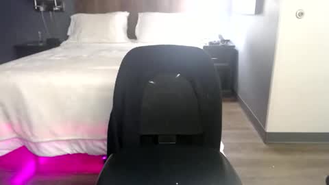 violet_winter97 online show from March 18, 2026, 5:38 pm