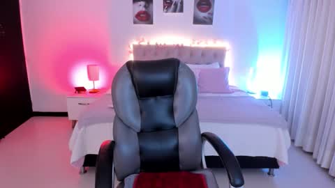 violeta_hotter_ online show from October 13, 2025, 11:43 am