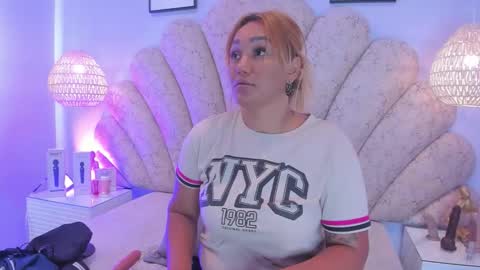 violeta_medina online show from December 3, 2025, 2:41 am