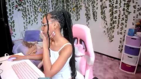 Violeta online show from November 24, 2025, 5:45 pm