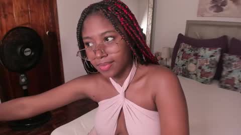 violeta_ruiz_ online show from March 5, 2025, 4:46 pm