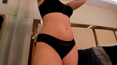 Snapshot of violeta_soracchi_ chatting on March 11, 2025, 11:23 am violeta_soracchi_ online show from March 11, 2025, 11:23 am