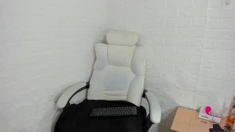 Viollet online show from February 13, 2025, 2:31 pm