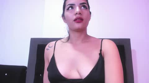 VioletaDums online show from January 28, 2025, 5:32 am