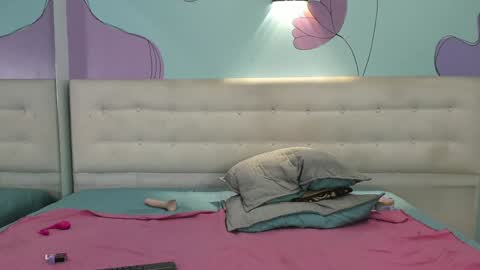 Snapshot of violetahsuky chatting on December 8, 2024, 7:43 pm Violetahsuky online show from December 8, 2024, 7:43 pm