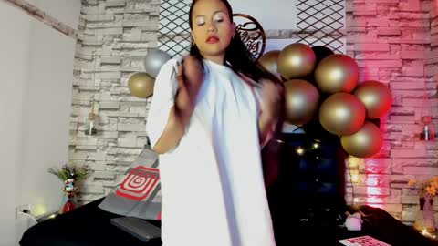 Snapshot of violetaqueen_ chatting on December 14, 2024, 1:05 pm Violeta online show from December 14, 2024, 1:05 pm