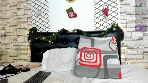 Snapshot of violetaqueen_ chatting on December 15, 2024, 9:42 pm Violeta online show from December 15, 2024, 9:42 pm
