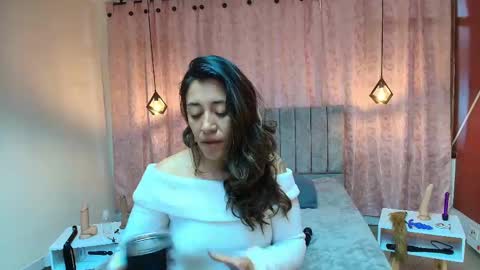 VIOLETA online show from September 19, 2025, 1:23 pm