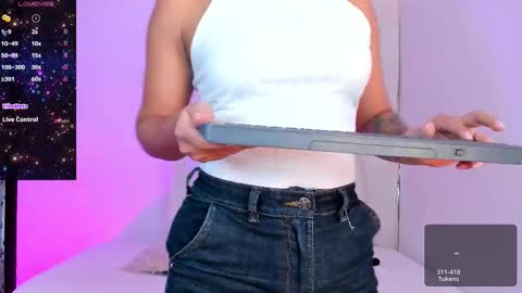 Snapshot of violetasotter chatting on February 15, 2025, 6:33 pm Violeta online show from February 15, 2025, 6:33 pm