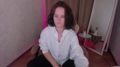 Violet online show from November 5, 2025, 4:29 pm