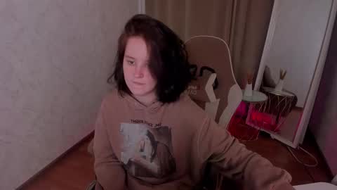 Violet online show from November 6, 2025, 4:41 pm