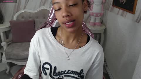 violeth_b online show from December 14, 2024, 1:05 pm