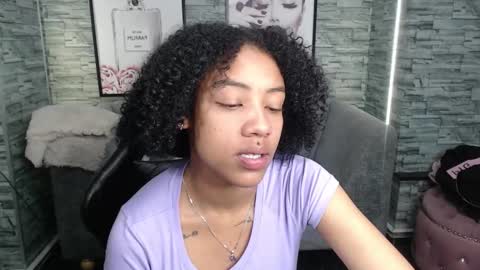 violeth_b online show from September 17, 2025, 12:40 pm
