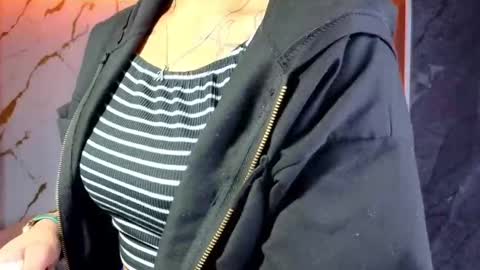 violeth_b online show from October 27, 2025, 12:42 pm