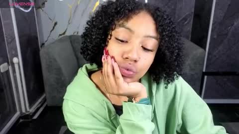 violeth_b online show from November 1, 2025, 12:40 pm