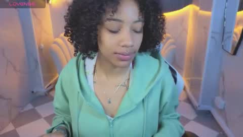 violeth_b online show from February 18, 2026, 12:56 pm