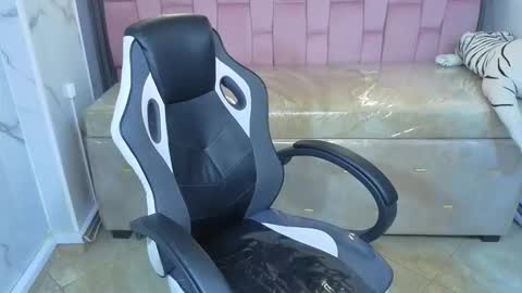 violeth_b online show from March 3, 2026, 12:44 pm