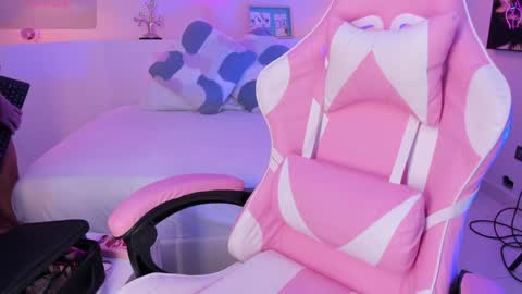 Violeth Hill online show from January 28, 2025, 8:36 pm