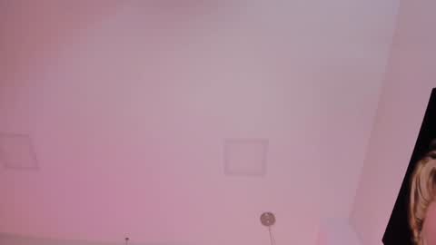 Violeth Hill online show from February 7, 2025, 8:11 am