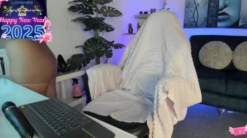 violetparkker online show from March 3, 2025, 2:26 pm