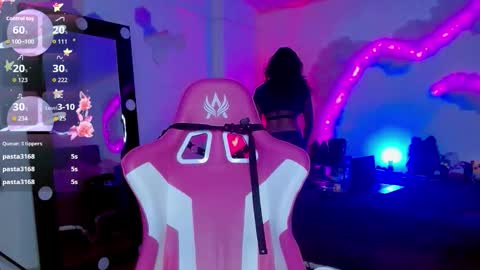   online show from October 21, 2025, 6:52 pm