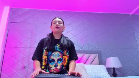 Violet Rousse online show from October 6, 2025, 2:47 pm