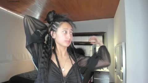 violetskinny online show from October 3, 2025, 9:34 pm