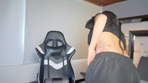 violetskinny online show from April 21, 2026, 8:34 pm