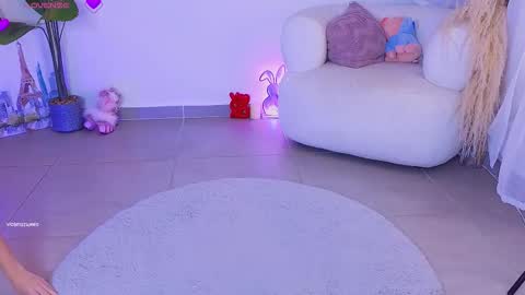 violetssweet online show from October 13, 2025, 5:18 am