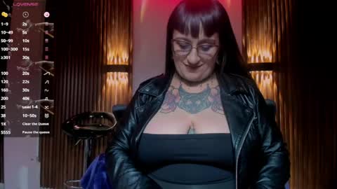 violett_8 online show from June 6, 2026, 10:36 pm