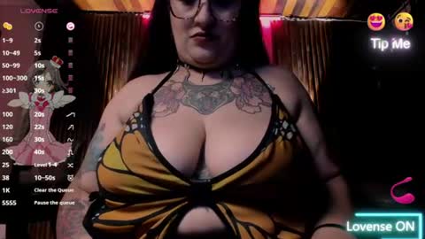 violett_8 online show from June 22, 2026, 11:02 pm