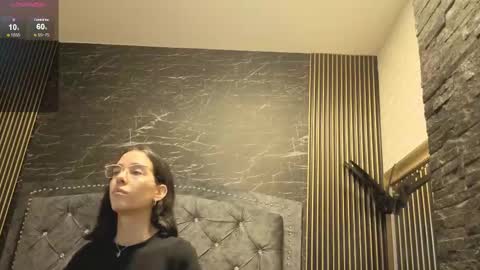 ViolettGolden online show from September 11, 2025, 10:59 am