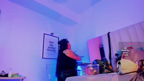 Violett  online show from October 15, 2025, 11:54 am