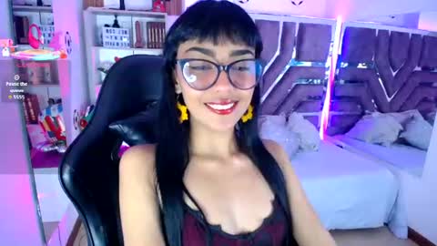 Snapshot of violett_garden chatting on July 7, 2026, 11:36 am Violet online show from July 7, 2026, 11:36 am