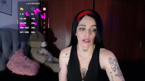 violett  Independent model online show from September 10, 2025, 5:40 am