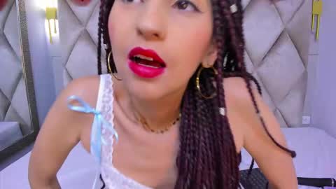 Violett  online show from February 14, 2026, 8:27 pm