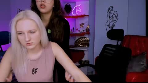 Snapshot of violett_shy chatting on March 5, 2025, 10:33 am violett_shy online show from March 5, 2025, 10:33 am