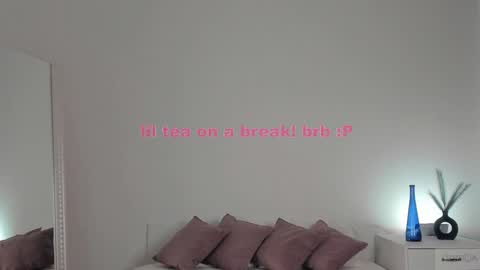 violetta_finch online show from February 6, 2025, 11:32 am