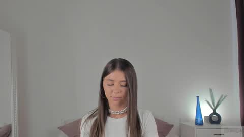 violetta_finch online show from February 17, 2025, 1:21 pm