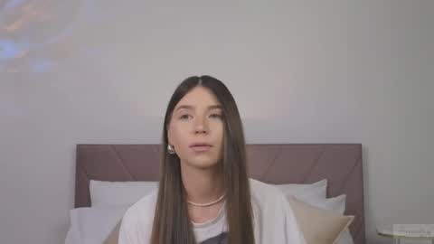 violetta_finch online show from March 5, 2025, 12:44 pm