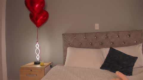 violetta independent model online show from February 15, 2025, 9:49 am